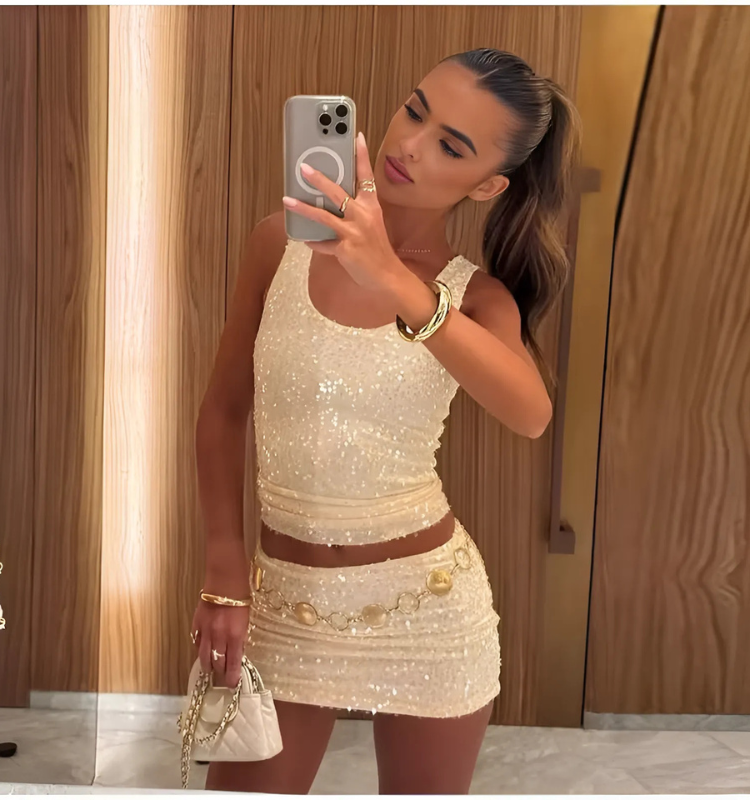 AVELINA | Glanz Outfit