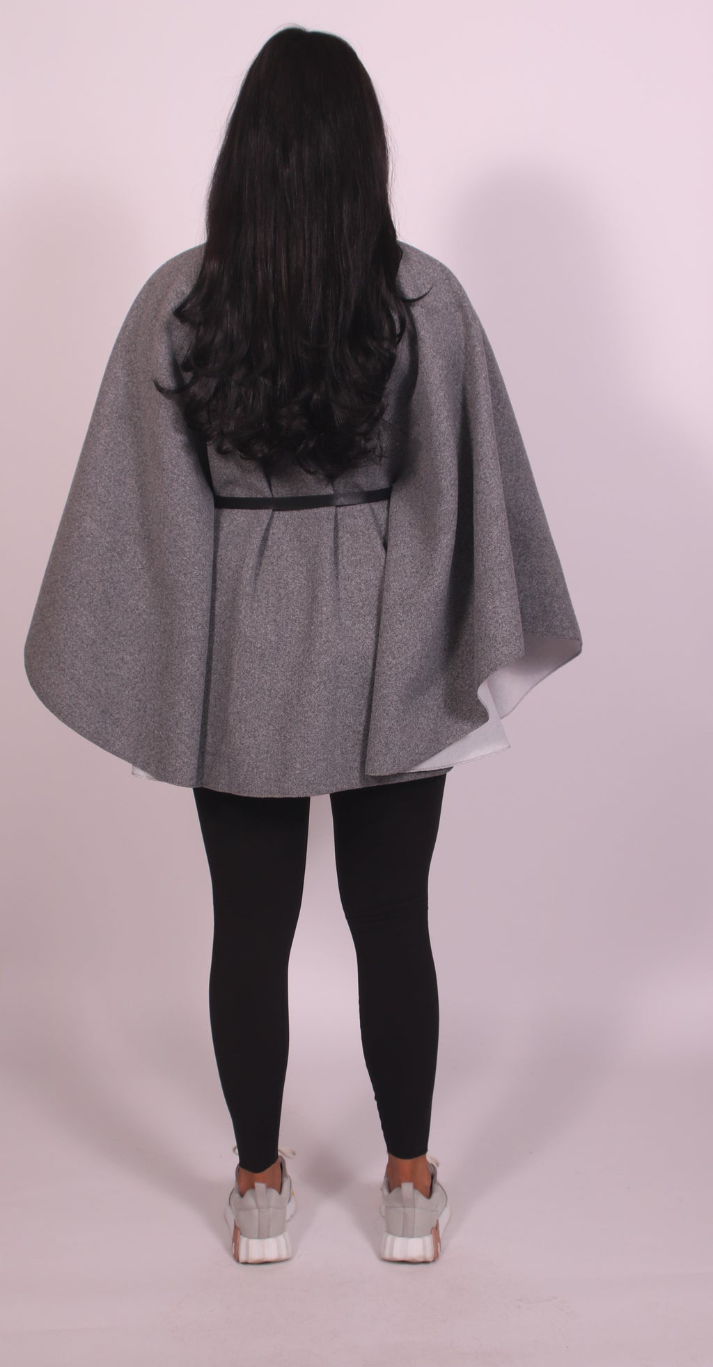 JANICE | Eleganter Cape-Mantel mit femininer Silhouette